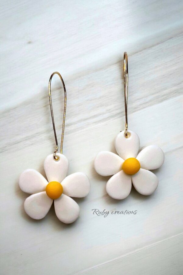 Sweet Daisy Earrings