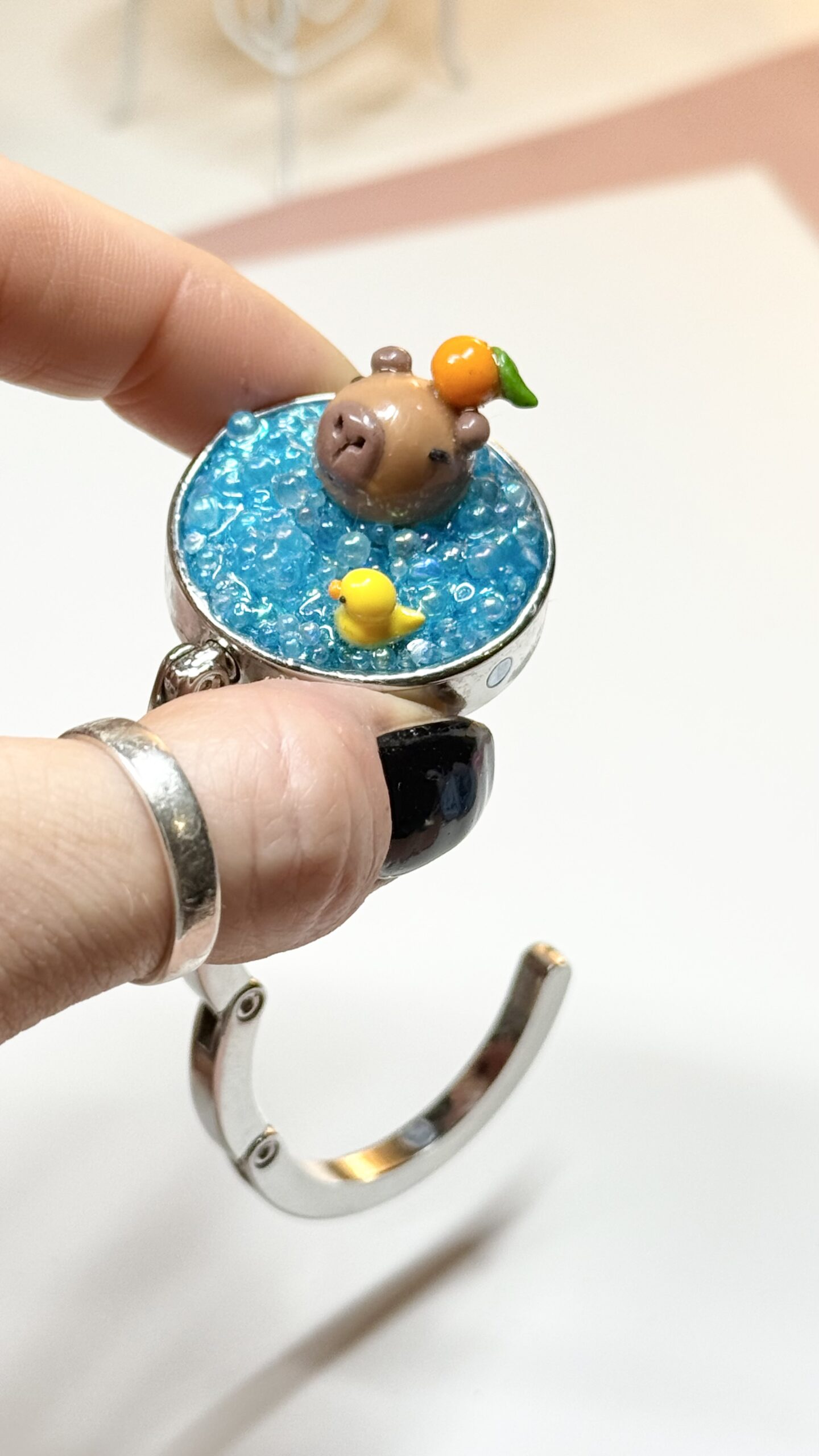 Capybara in a Bathtub – Magnetic Bag Holder (Purse Hook)